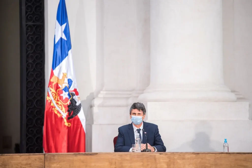 Ministro Couve destacó que cuatro de los candidatos más avanzados para una Vacuna Covid-19 realizarán ensayos en Chile