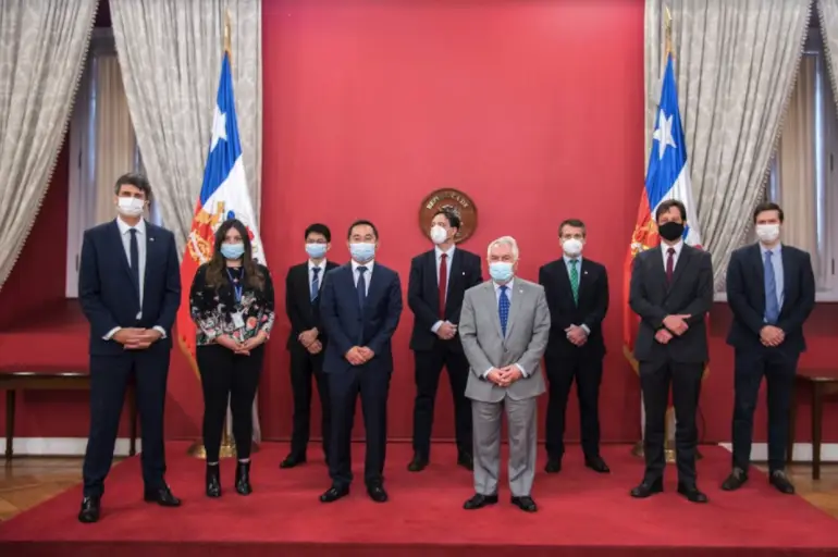 Gobierno se reúne con Sinovac por primer ensayo clínico en Chile de una vacuna Covid-19