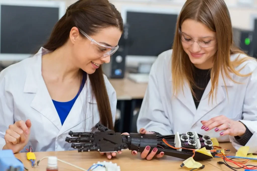 InES adjudica fondos a 12 proyectos para que las universidades desarrollen innovación basada en I+D