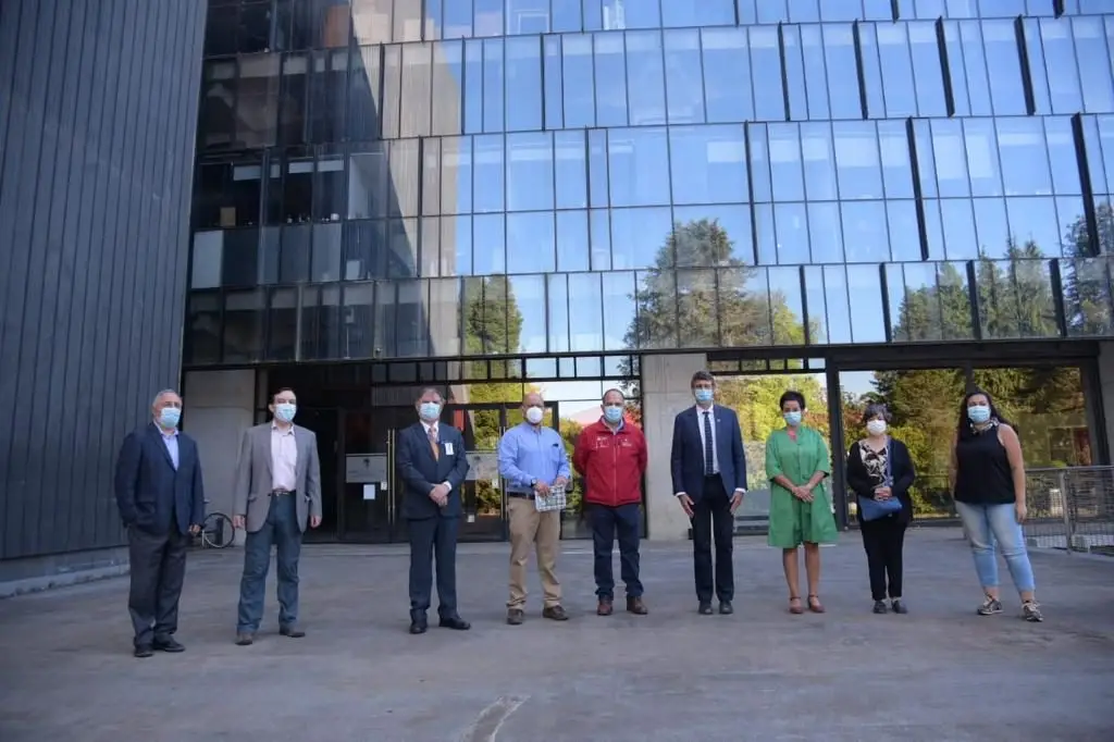 Ministro de Ciencia se reúne con equipo que lidera el ensayo clínico de la vacuna CanSino en Chile