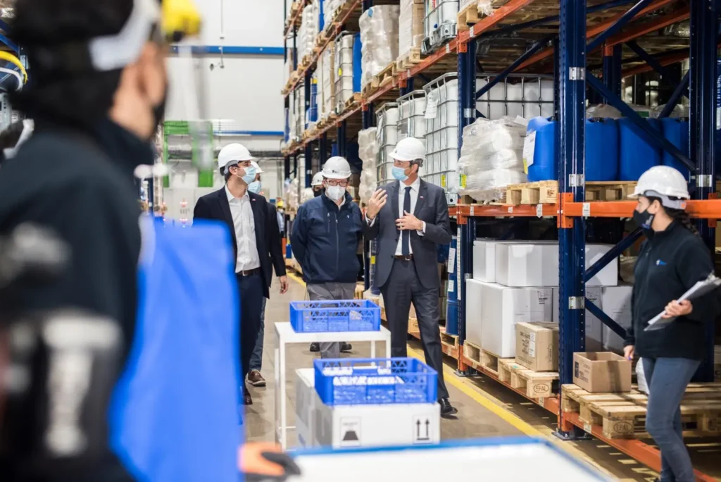 Chile llega a las 13 millones de dosis para su campaña de vacunación con nuevo embarque de vacunas Pfizer-BioNTech