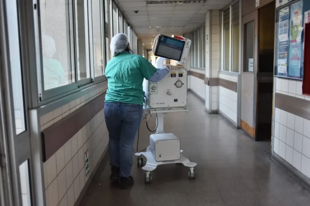 Ventiladores hechos en Chile son donados a Hospital Barros Luco para apoyar la demanda de los centros de salud de la Región Metropolitana