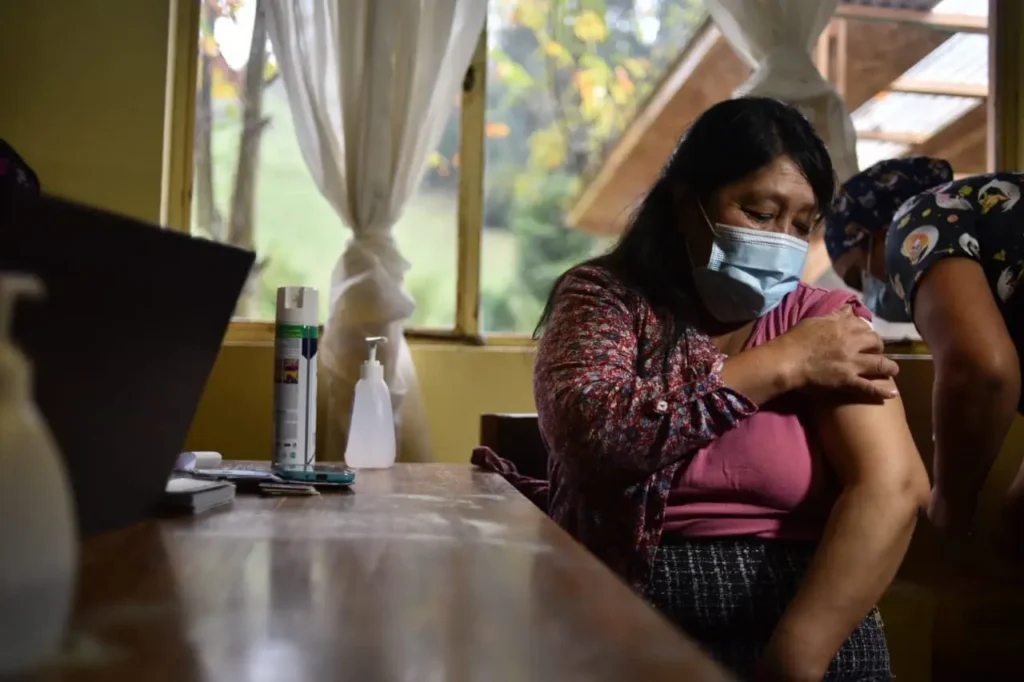 Inicia vacunación en La Araucanía con vacunas monodosis de CanSino para localidades más aisladas