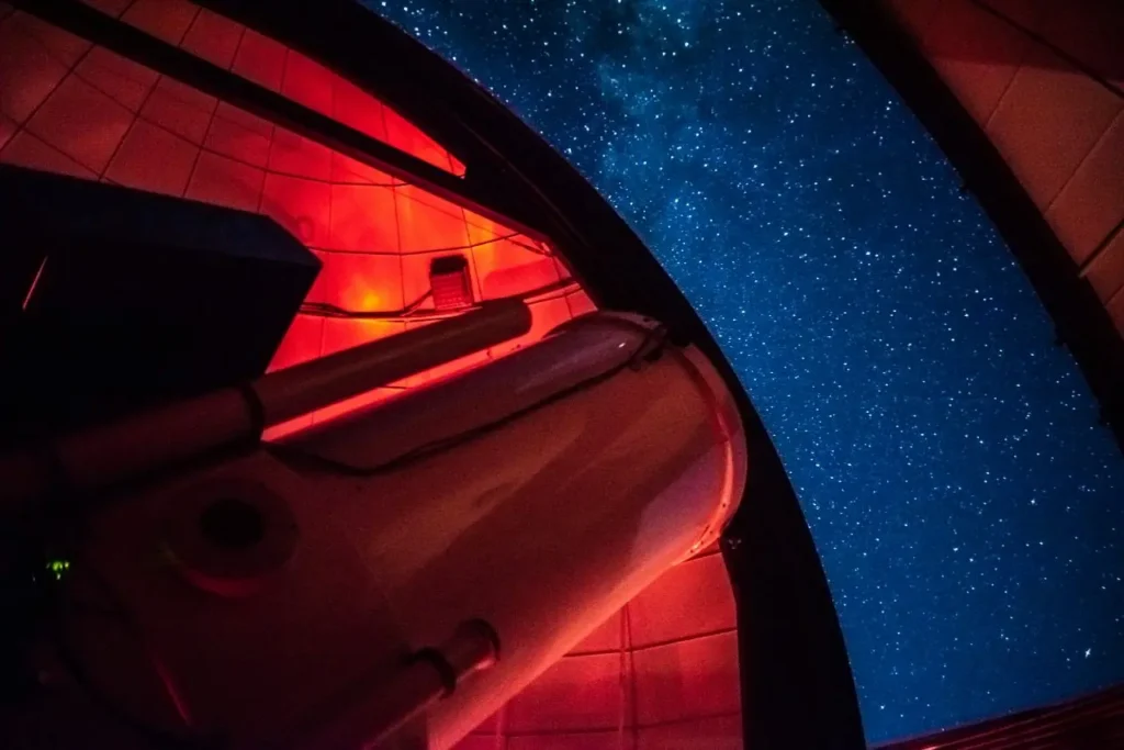 Ministro de Ciencia destaca reactivación de la actividad astronómica e innovación del Observatorio Las Campanas frente a la pandemia