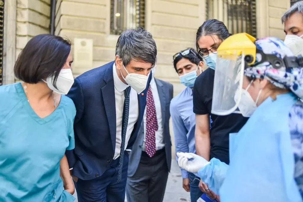 Investigación evidencia el comportamiento de anticuerpos contra SARS-CoV-2 en población vacunada con Sinovac y Pfizer-BioNTech en Chile