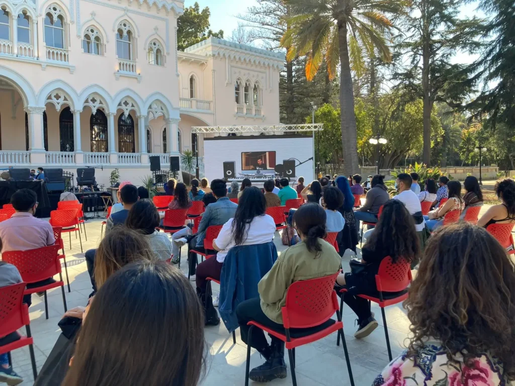 Macrozona Centro: Música híbrida compuesta con datos científicos ya está disponible en Spotify
