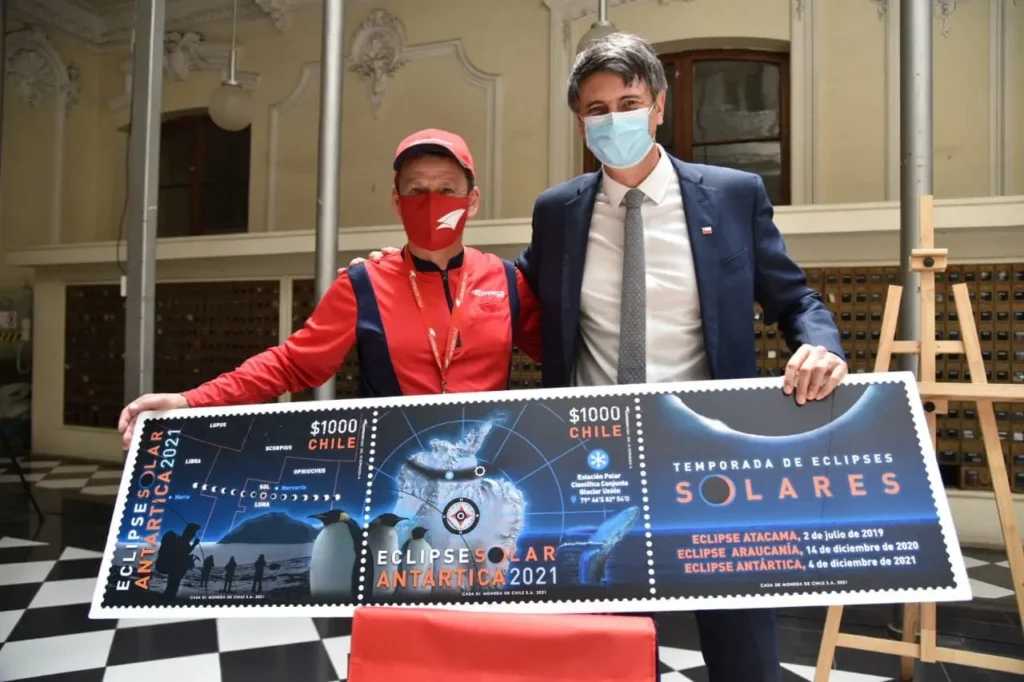 MinCiencia y CorreosChile celebran el eclipse antártico con el lanzamiento de sello postal conmemorativo