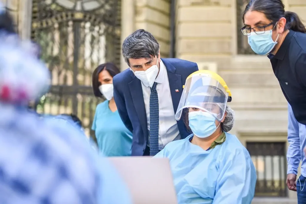 Herramientas analíticas contra la pandemia desarrolladas en Chile entre los finalistas de importante premio internacional
