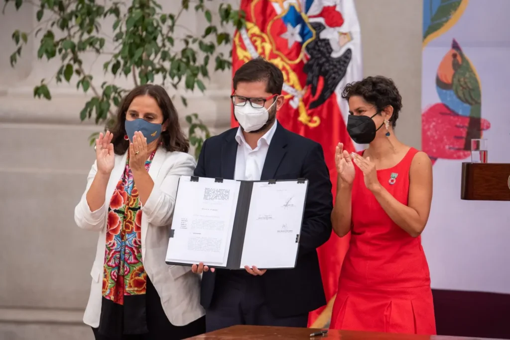 Ministro Salazar por firma de proyecto para ratificar Escazú: “Permite la integración de saberes para un mundo más sostenible”