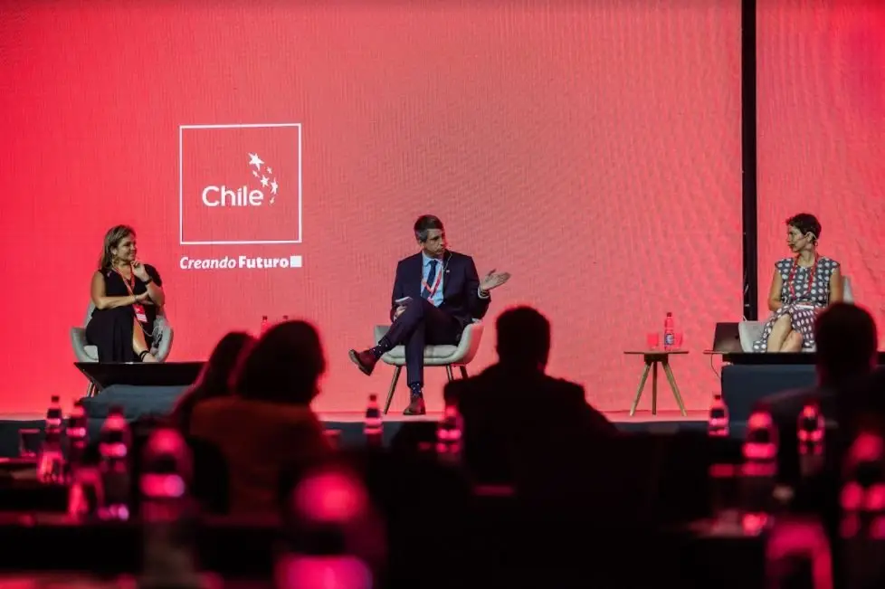 Imagen de Chile 2022: Ministro Couve participó en encuentro que abordó cómo crear una marca país con propósito
