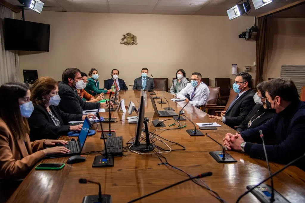 Sesión de la Comisión de Futuro y CTCI de la Cámara de Diputados:  Ministro de Ciencia Flavio Salazar expuso avances del centro público-privado de producción de vacunas ante diputados
