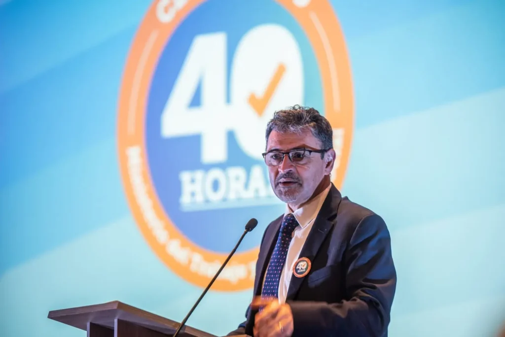 Ministro de Ciencia y Sello 40 horas: “es un elemento clave para impulsar un nuevo modelo de desarrollo”