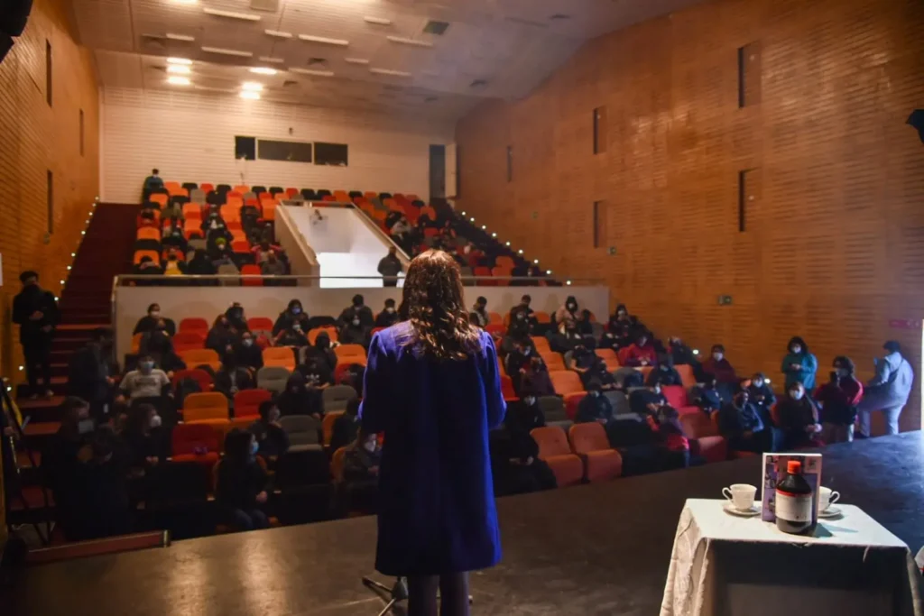 Subsecretaria de Ciencia Carolina Gainza inició serie de conversatorios de ciencia con escolares de la Región Metropolitana