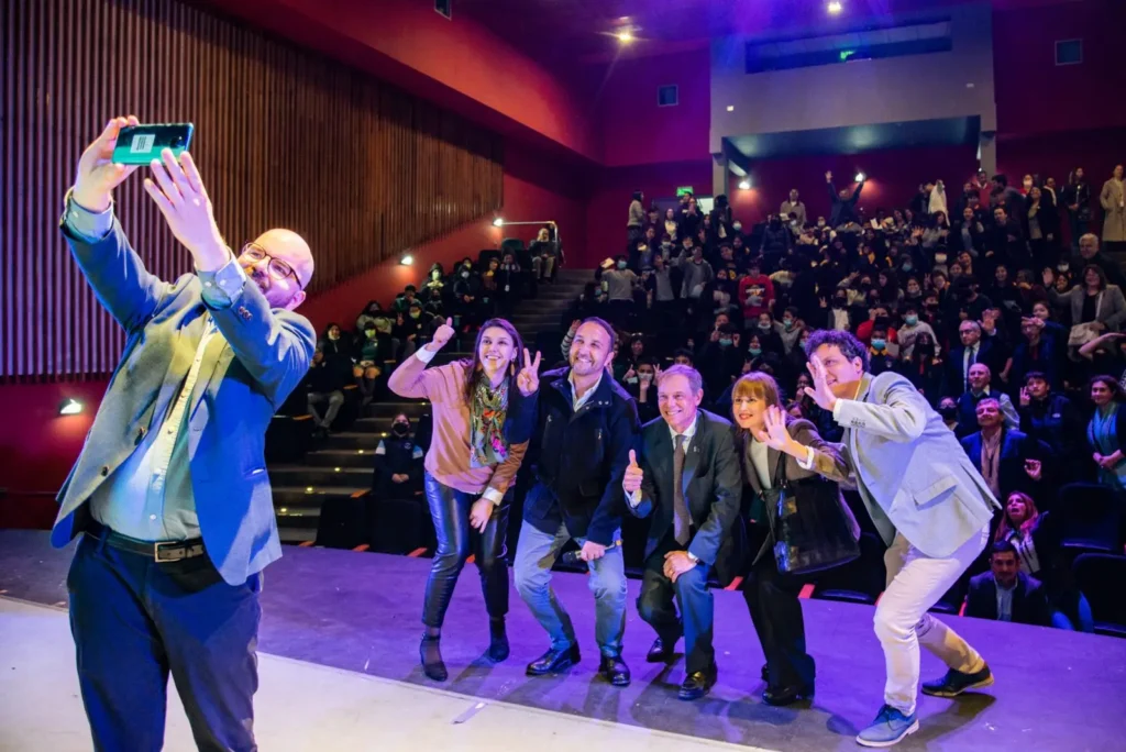 MinCiencia invitó a estudiantes de San Ramón a intercambiar ideas con el primer astronauta sueco en viajar al espacio