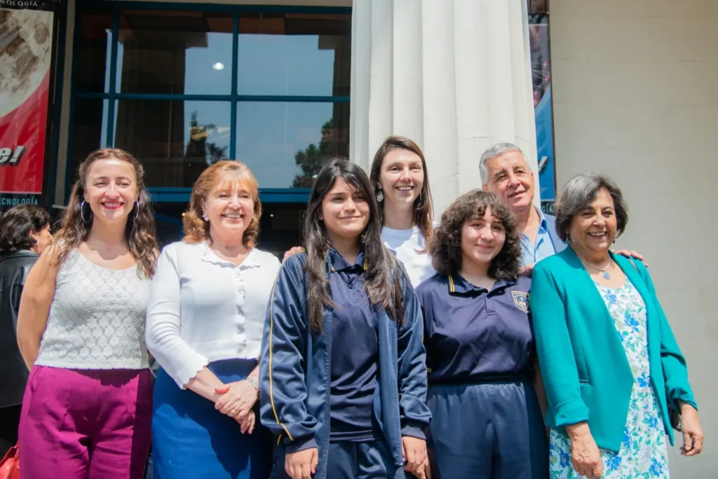 Estudiantes beneficiados por MinCiencia protagonizaron intercambio de experiencias con premios nacionales