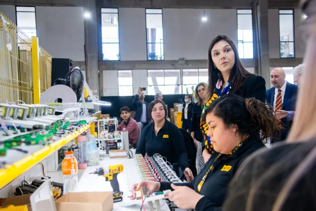 Ministra de Ciencia presenta primera “Mesa de Tecnología Chilena”