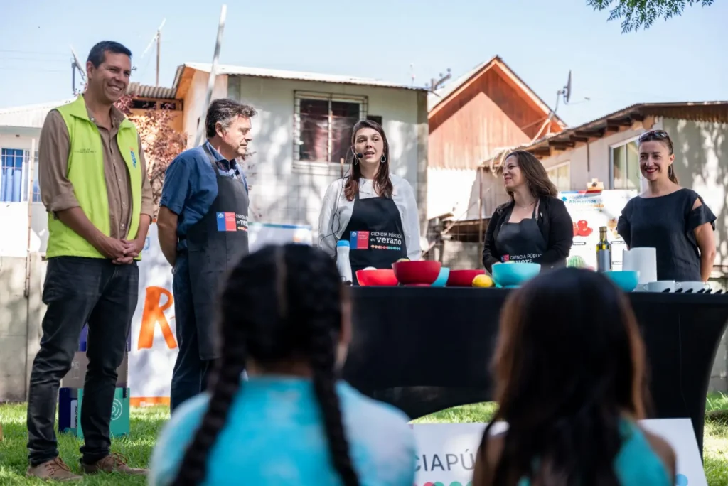 Ministros de Ciencia, Deportes y Agricultura lanzaron el programa “Ciencia Pública en Verano” preparando un ceviche de lentejas