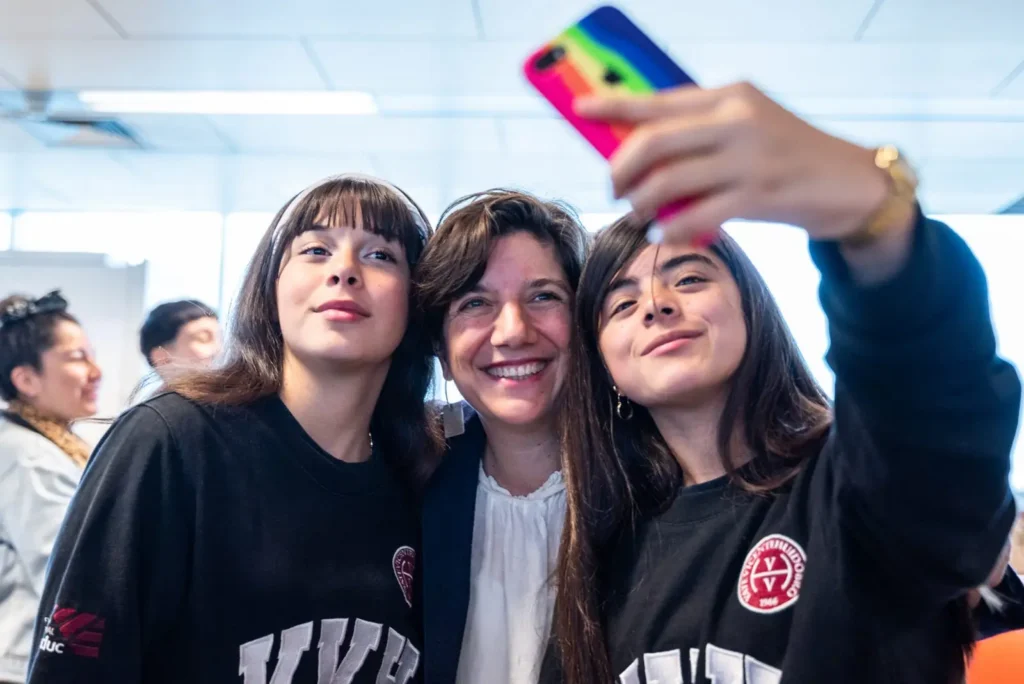 Ministras de Ciencia y de la Mujer celebran el Día de las Niñas en TIC’S con 50 adolescentes