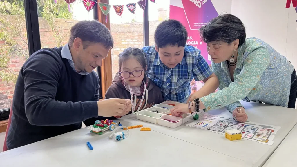 Con taller de robótica y programación la Seremi de Ciencia y Fundación Misión Sur celebraron el Día de la Mujer y la Niña en la Ciencia