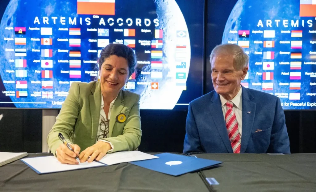 Chile se suma a la carrera espacial: Ministra Aisén Etcheverry visita la NASA y firma Acuerdos de Artemis