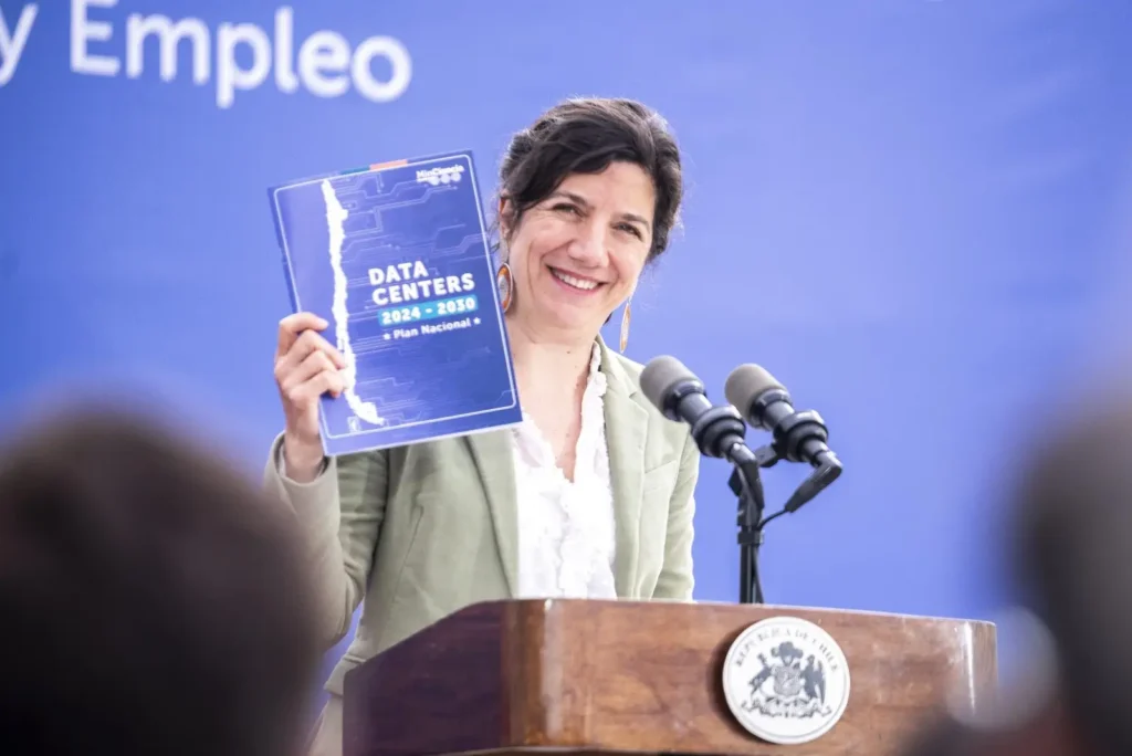 Con una inversión estimada de 4 mil millones de dólares y eje en sostenibilidad, ministra Aisén Etcheverry presenta Plan Nacional de Data Centers