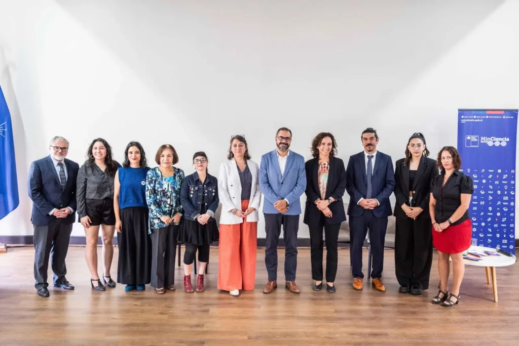 Mineduc y MinCiencia presentan informes sobre participación de mujeres en educación superior y en investigación