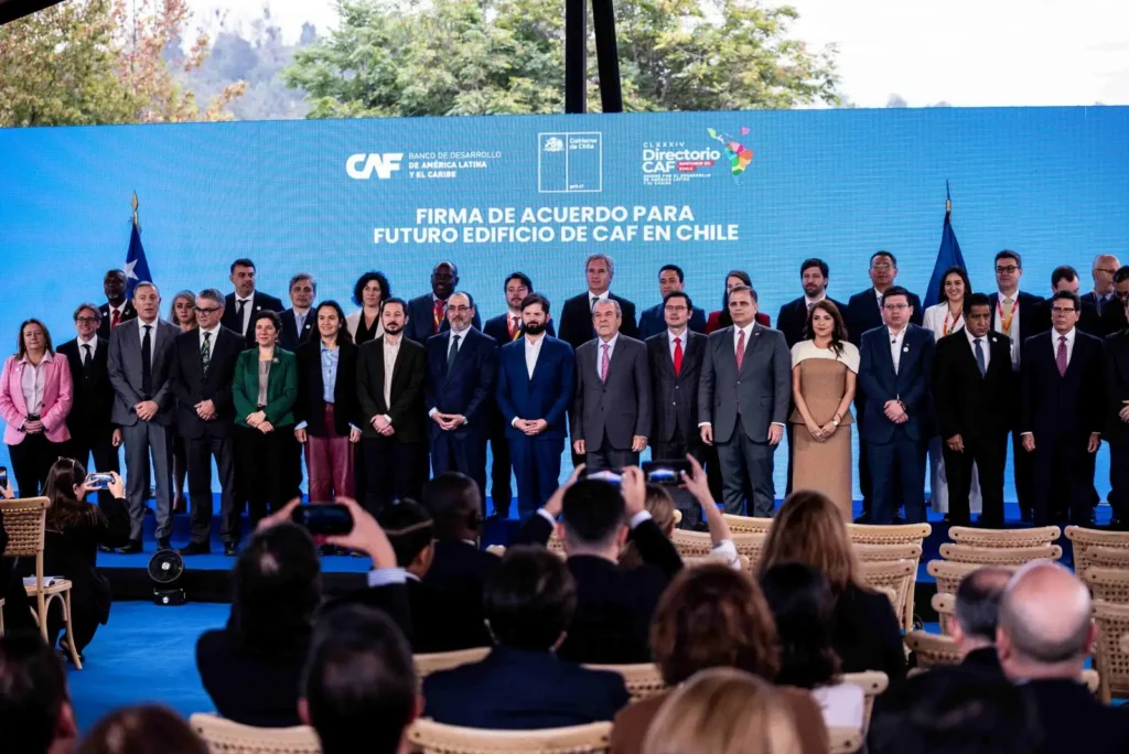 CAF firma convenio con MinCiencia: aportará US$250.000 a Latam GPT a través de CENIA
