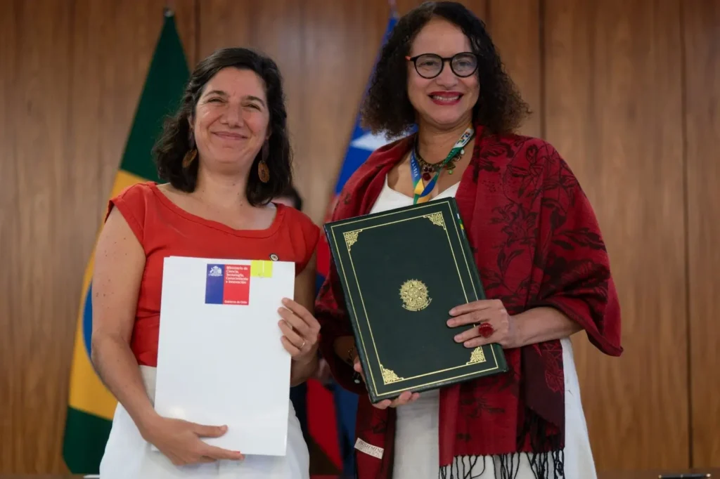 Brasil se integra a Latam GPT: ministra Aisén Etcheverry firma acuerdo en Gira Presidencial