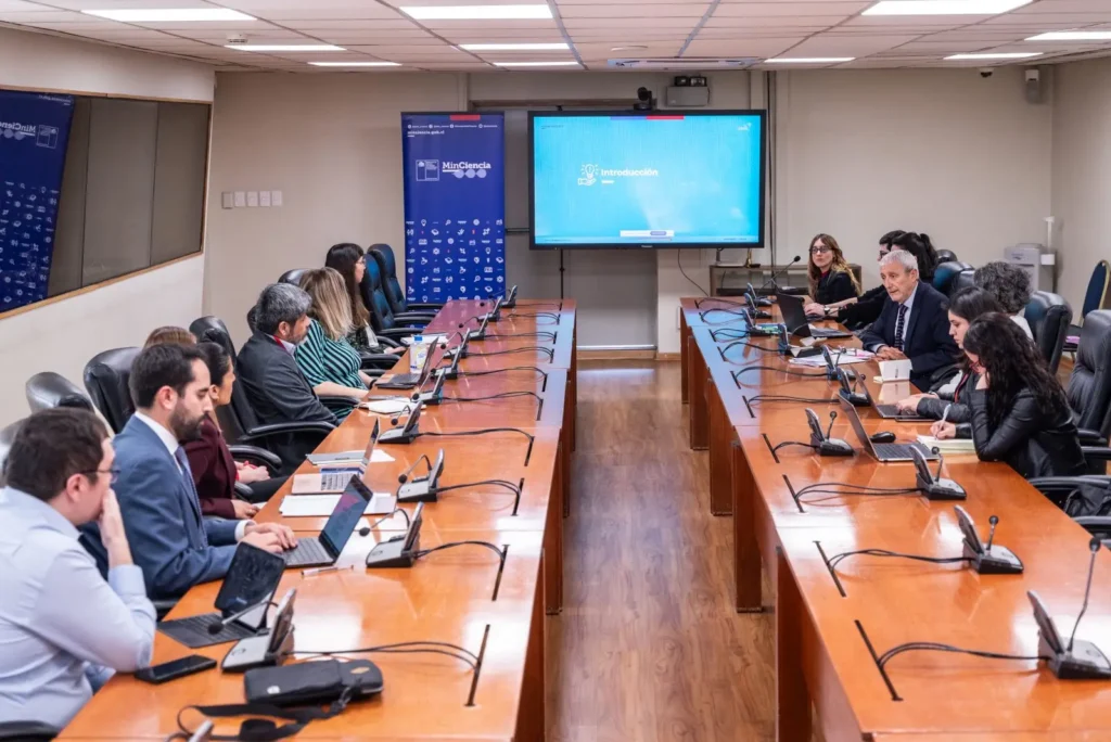 MinCiencia y expertos se reunieron para fortalecer el debate sobre proyecto de ley de Inteligencia Artificial