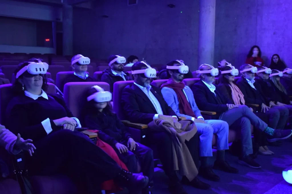 Experiencia Cósmica Inmersiva: PUCV inaugura viaje por el Universo a través de Realidad Virtual