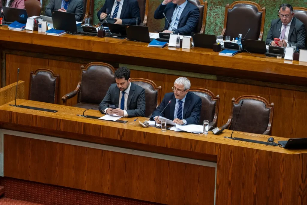 Proyecto que regula usos de la Inteligencia Artificial avanza al Senado