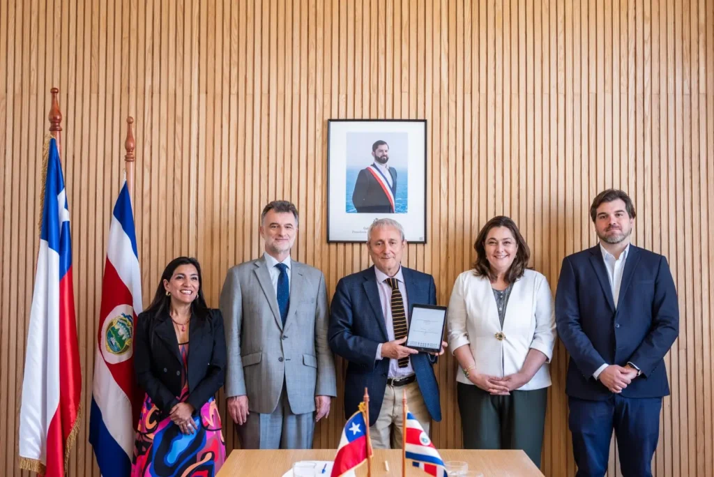 Chile y Costa Rica sellan acuerdo en inteligencia artificial