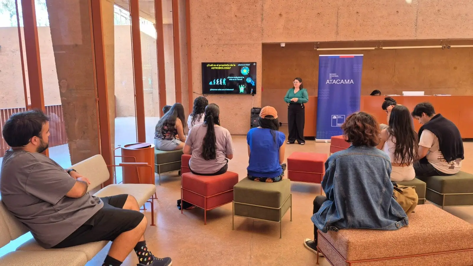 ¿Estamos solos en el universo? Seremi de Ciencia encabezó charla abierta a la comunidad en Copiapó